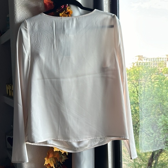 Rachel Zoe Cream champagne front-lined 3d floral statin style blouse size M nwot - Picture 4 of 11